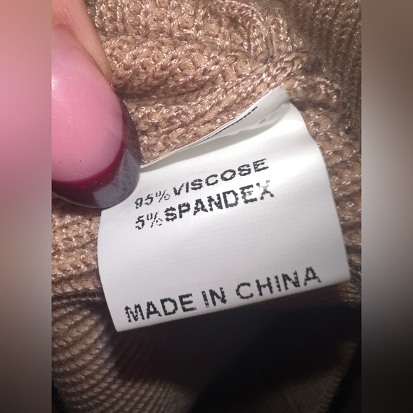 ⭐️Host Pick⭐️ Princess Polly Love More Knit Top Nude Cropped V-Neck NWT - Picture 8 of 9